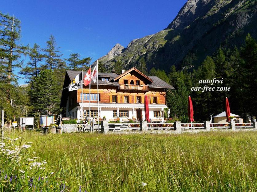 Gasthaus Spinas Bever Buitenkant foto