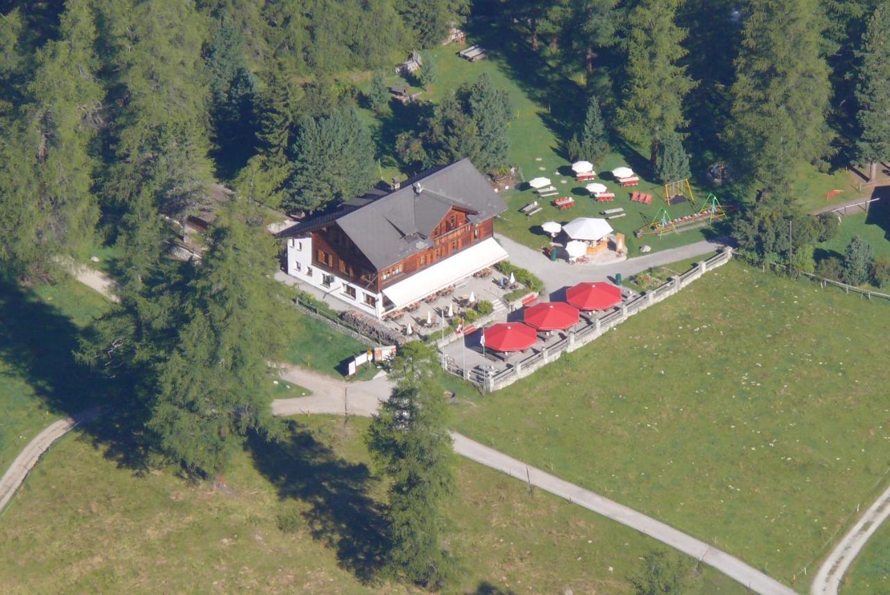 Gasthaus Spinas Bever Buitenkant foto